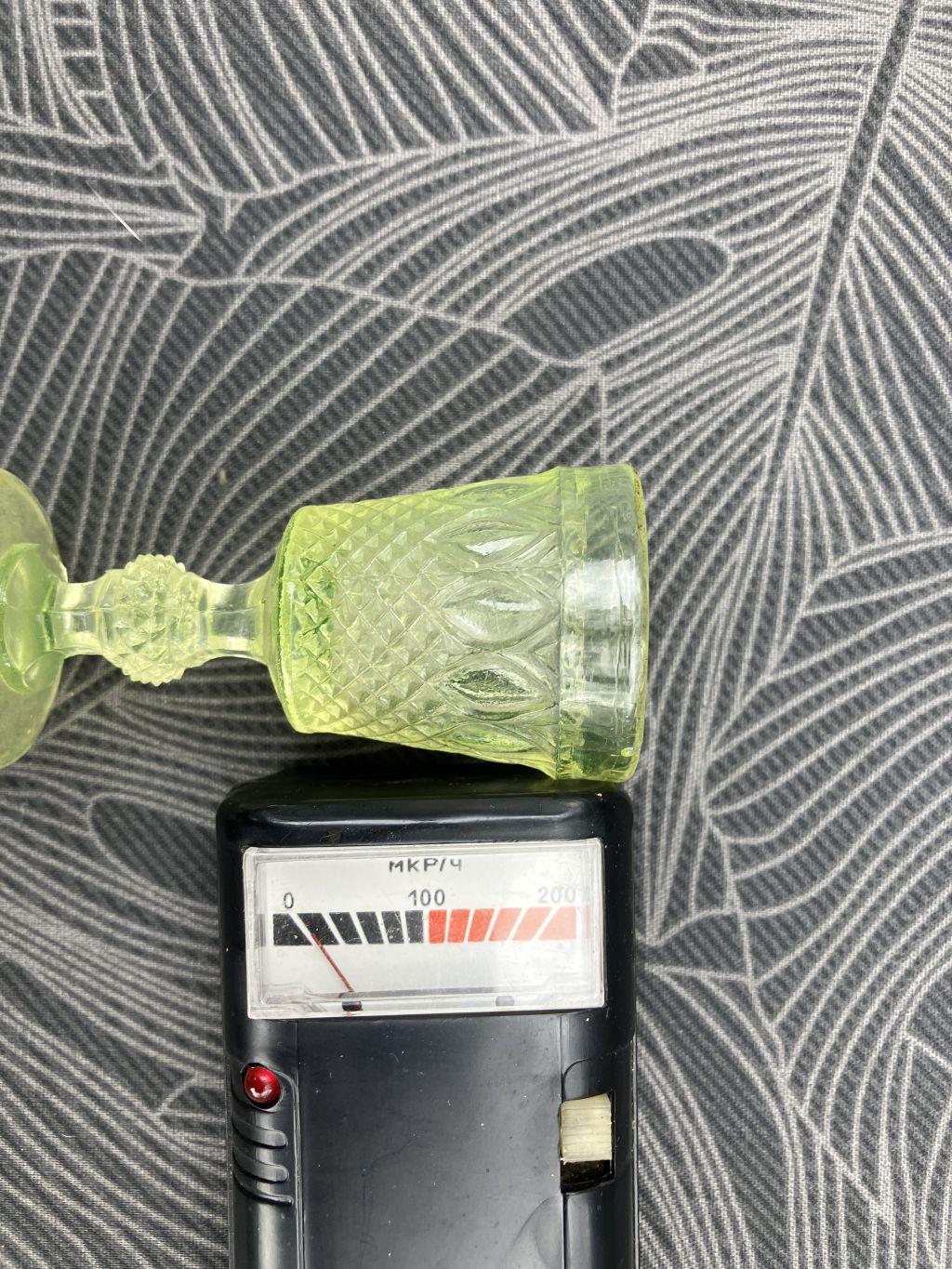 geigercounter with uranium glass